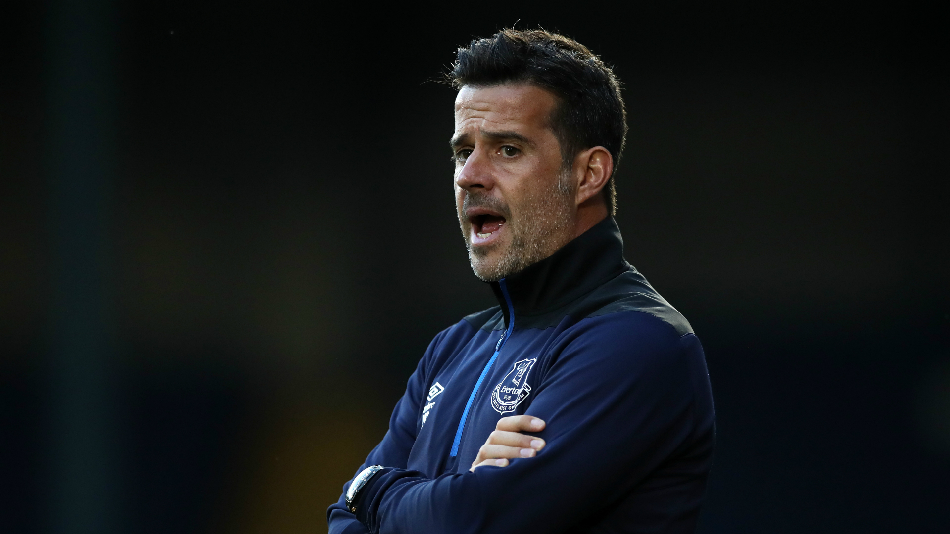 比赛以2 比赛以2