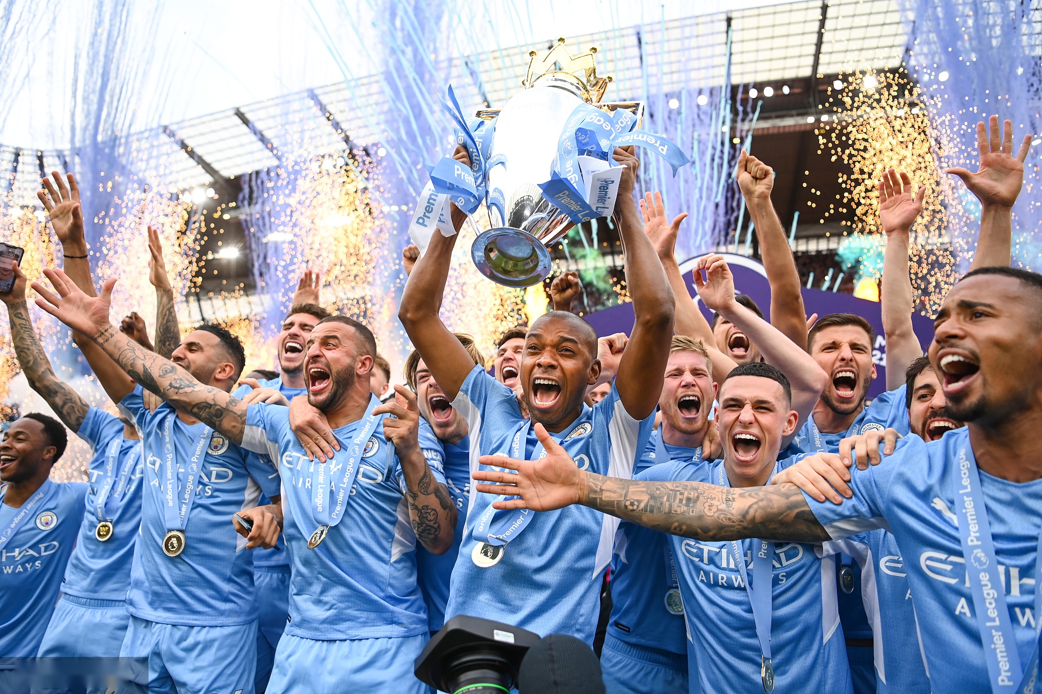 尽管他年纪 尽管他年纪